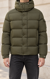 Moncler Verzere Jas - Groen — gedragen lifestylefoto — ROVARO foto 2 0f30752c31edbec3