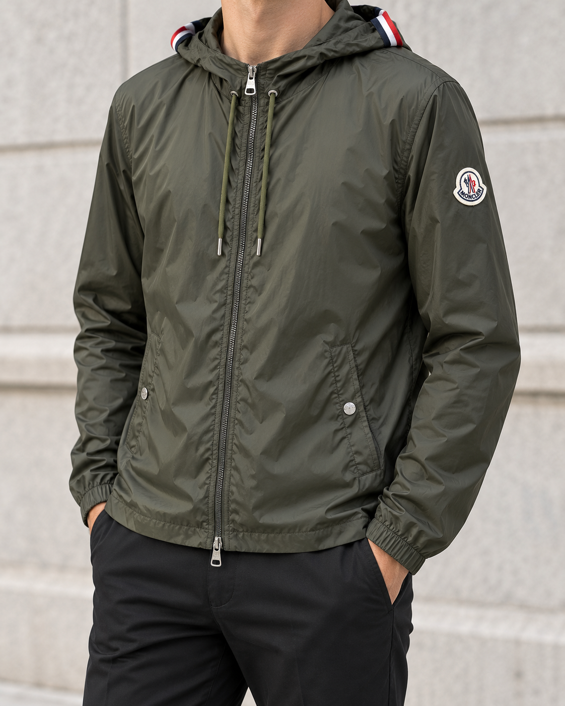 Moncler Grimpeurs Windbreaker Jassen - Groen — gedragen lifestylefoto — ROVARO foto 2 a57ace088f969b48
