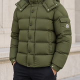 MONCLER VEZER JAS - Groen — gedragen lifestylefoto — ROVARO foto 2 feada5300d92e42c