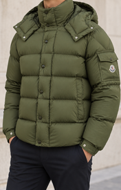 MONCLER VEZER JAS - Groen — gedragen lifestylefoto — ROVARO foto 2 feada5300d92e42c