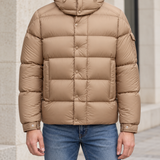 Moncler Verzere Jas - Licht Bruin — gedragen lifestylefoto — ROVARO foto 2 143e3918037cbd52