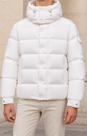 Moncler Verzere Jas - Wit — gedragen lifestylefoto — ROVARO foto 2 9e25cdca7b41f0cf