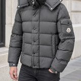 MONCLER VEZER JAS - Grijs — gedragen lifestylefoto — ROVARO foto 2 8184d4f82ad58179