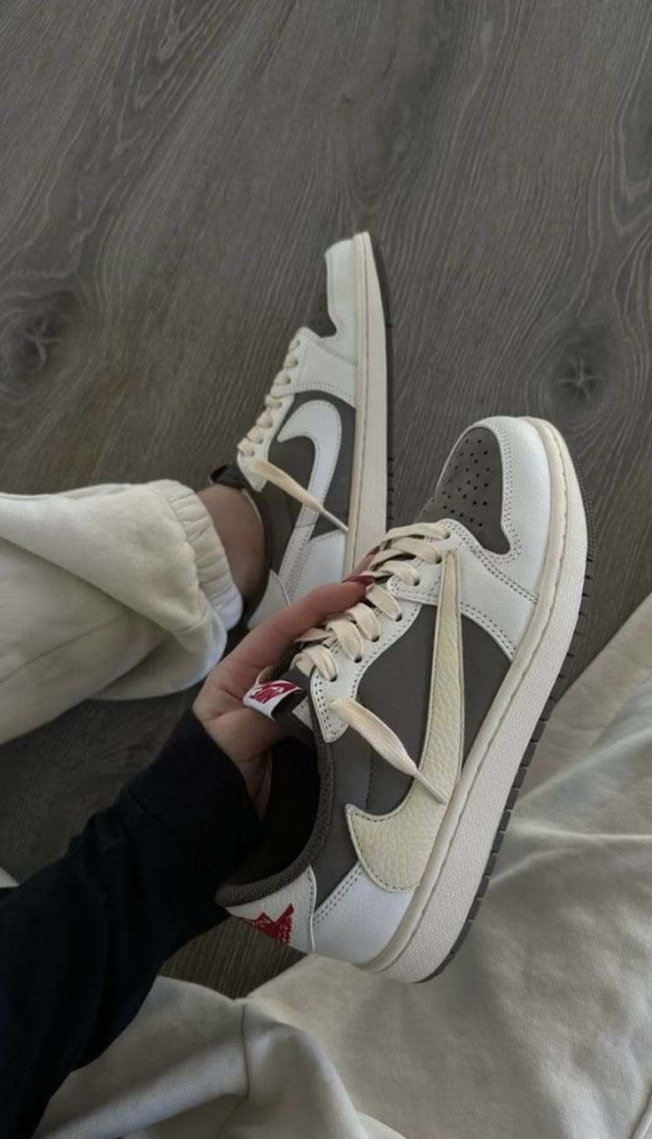 ROVARO schoenen in een stedelijke lifestyle setting