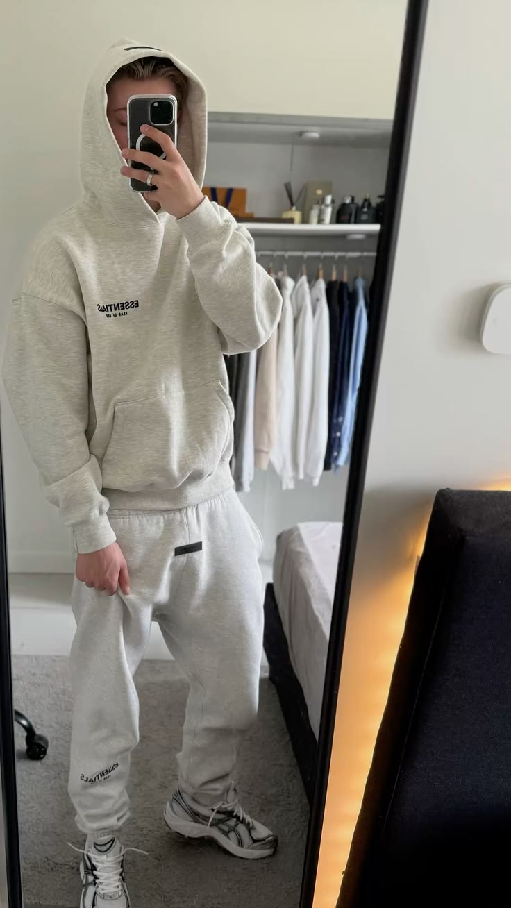 ROVARO kleding in een stedelijke lifestyle setting