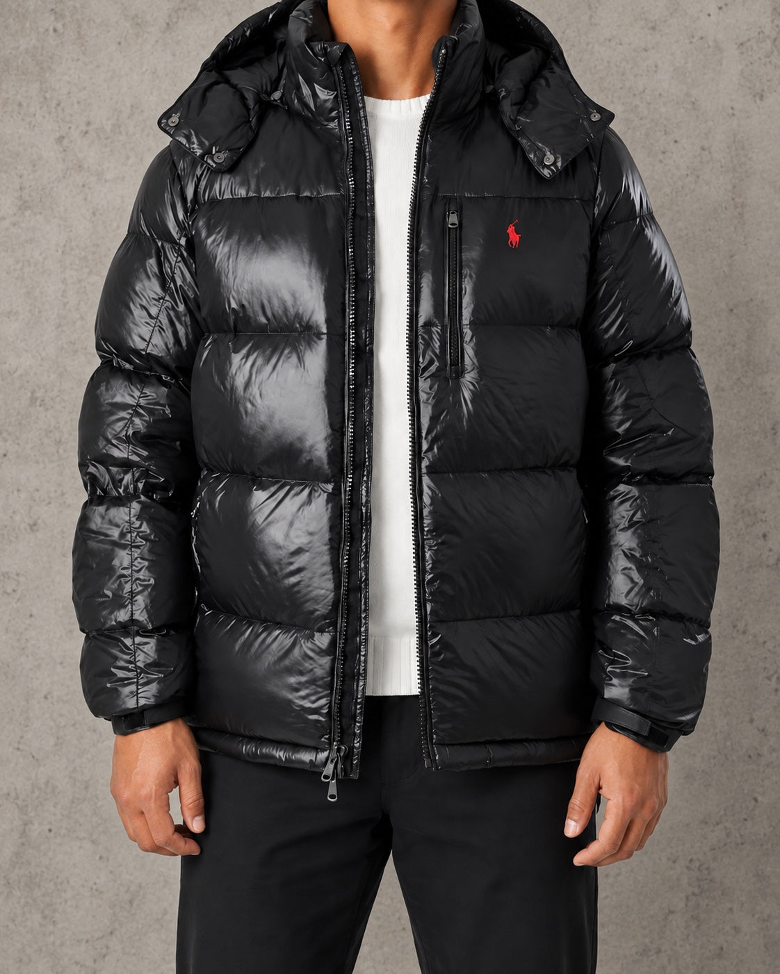 Ralph Lauren Puffer Shiney Black — gedragen zonder gezicht, betonachtergrond — fotoproef 2026-10-02