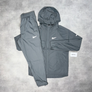 NIKE MILLER SET - Grijs