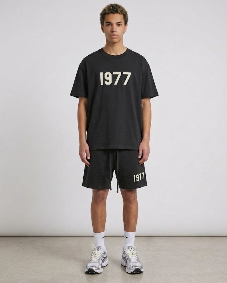 Essentials 1977 Zomerset