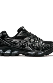 Asics Gel Kayano 14 Black Pure Silver - Zwart — productfoto op witte achtergrond — brongetrouwe fotobewerking 2026-10-02