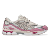 Asics Gel Nyc Strawberries And Cream - Beige Pink — productfoto op witte achtergrond — brongetrouwe fotobewerking 2026-10-02