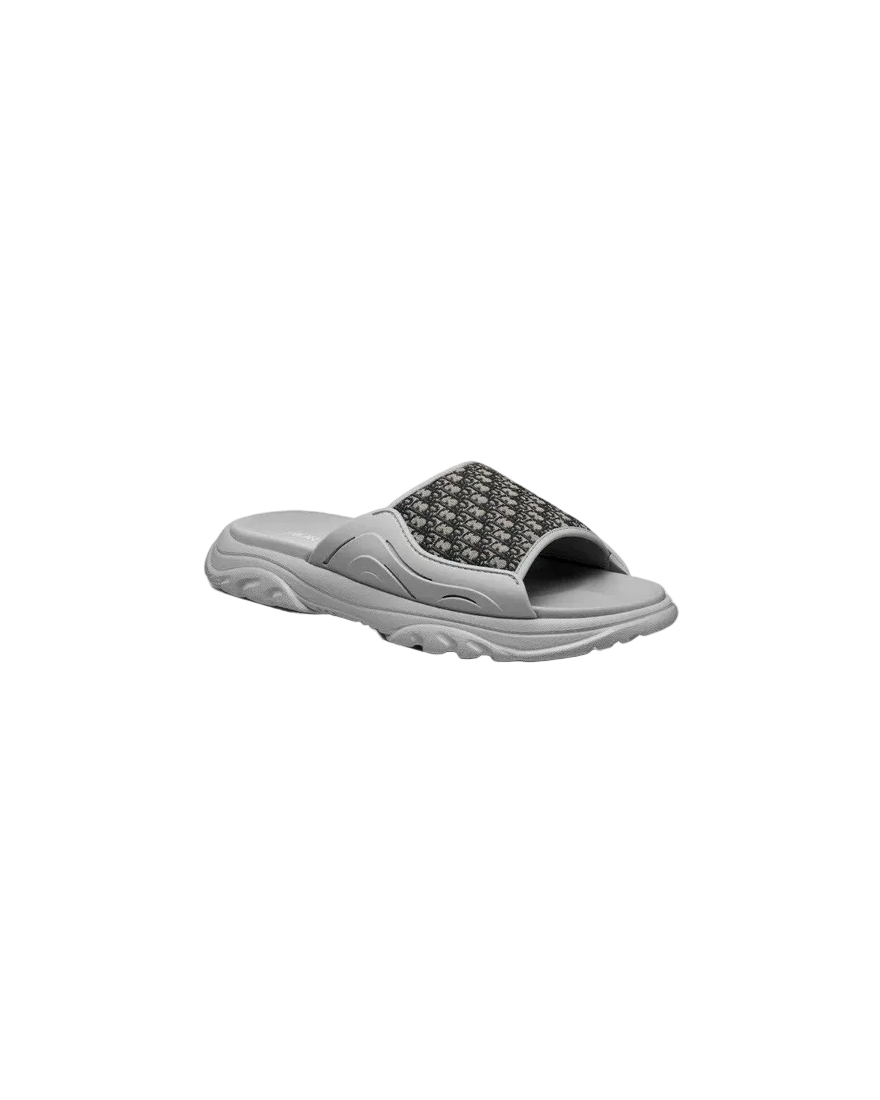 Dior Slippers — productfoto op witte achtergrond — brongetrouwe fotobewerking 2026-10-02
