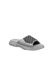 Dior Slippers — productfoto op witte achtergrond — brongetrouwe fotobewerking 2026-10-02