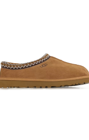 UGG Tasman II Chestnut - Cognac — productfoto op witte achtergrond — brongetrouwe fotobewerking 2026-10-02