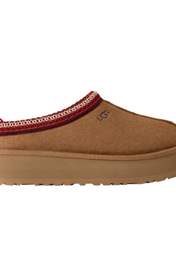 UGG Tazz Chestnut - Cognac — productfoto op witte achtergrond — brongetrouwe fotobewerking 2026-10-02