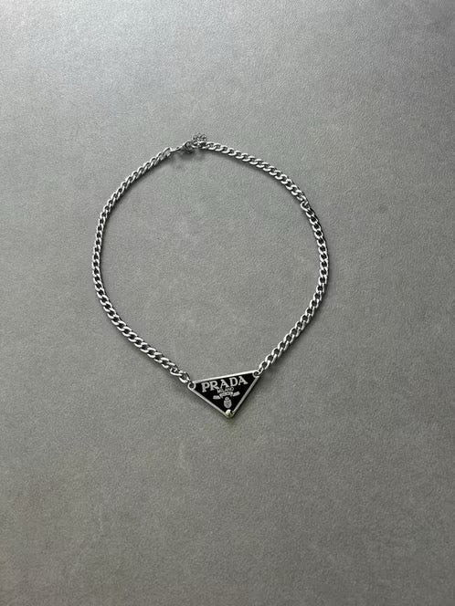 Prada Triangle Logo Ketting – Silver